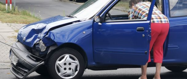 BMW vs. Fiat Seicento. Zderzenie na Skorupki/Traugutta