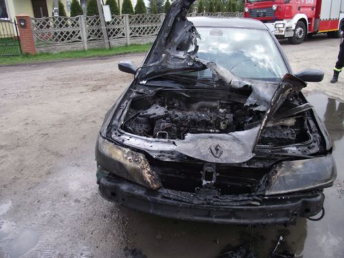 Renault spłonęło w Lewkowie