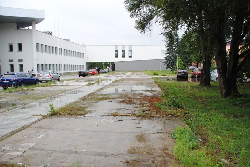 Powiększą parking przy szpitalu