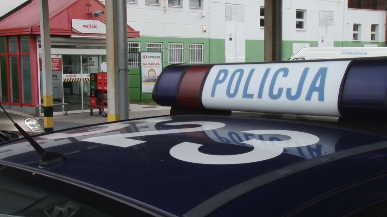 Alarm bombowy w hurtowni spożywczej (wideo)