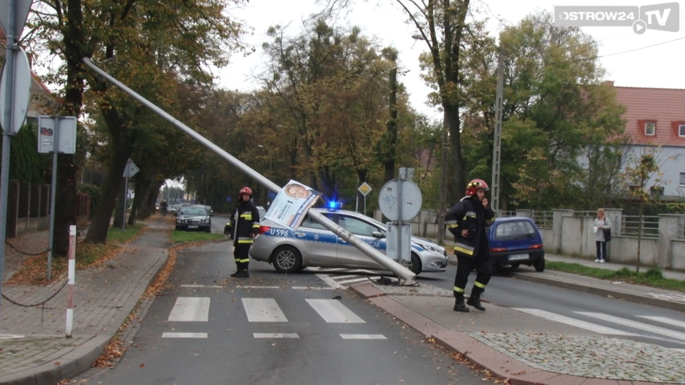 Uderzyła w latarnię na rondzie Jana Pawła II