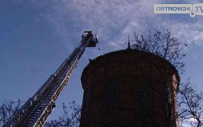 Rozpada się wieża przy 3 Maja