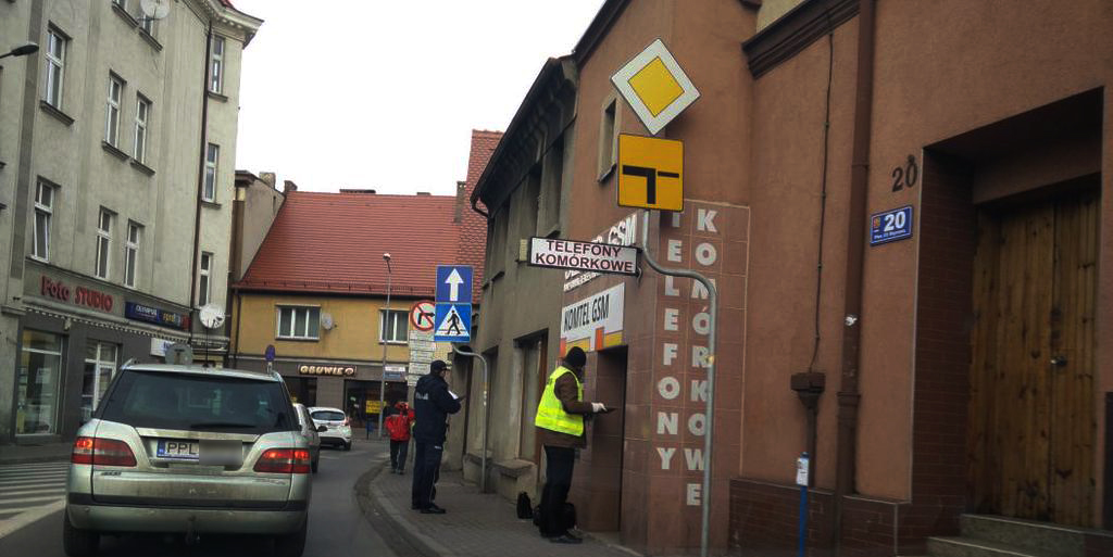 Szczegóły napadu na sklep z telefonami na Placu 23 stycznia