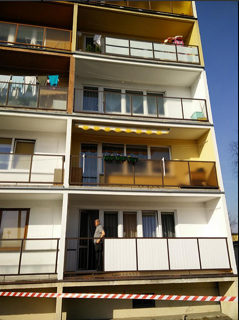 Wyskoczyła z balkonu. Zmarła w szpitalu