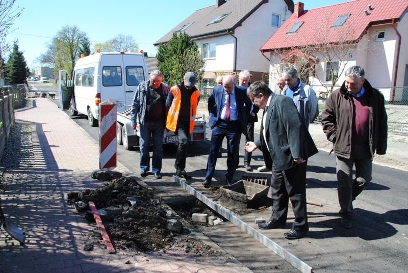 Budują drogi w powiecie