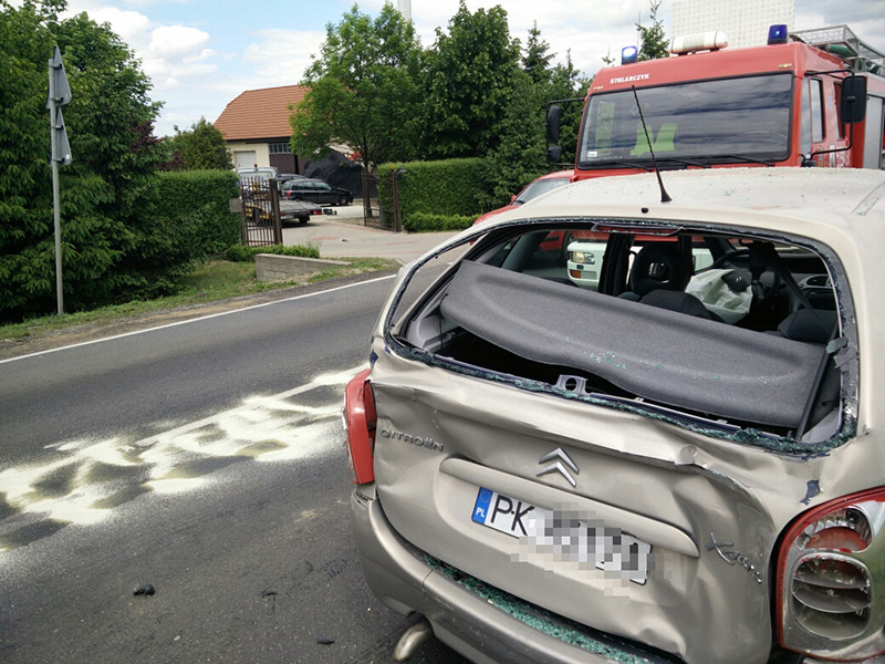 Zderzenie ciężarówki i trzech aut w Ociążu