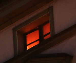 Pożar poddasza na Wolności. Ewakuowano mieszkańców