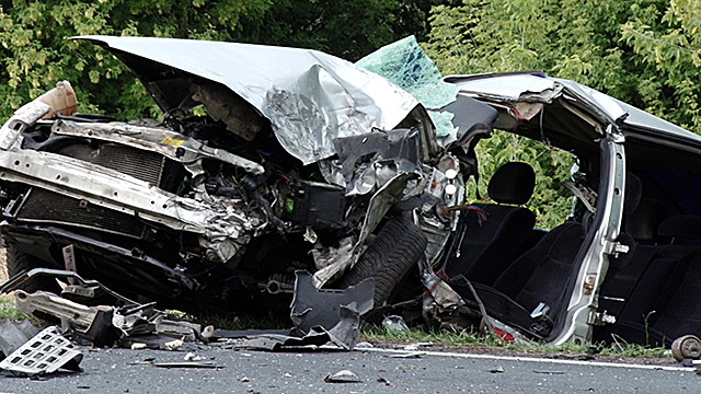 Drastyczny wypadek w Przygodzicach. Opel wjechał pod TIR-a