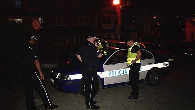 Cmentarny agresor zaatakował policjantów. Co zrobi proboszcz?