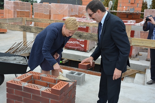 Uroczyście rozpoczęli budowę… bloku