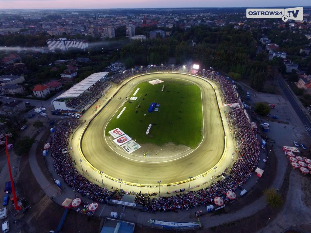 stadion-ostrow-dron.jpg