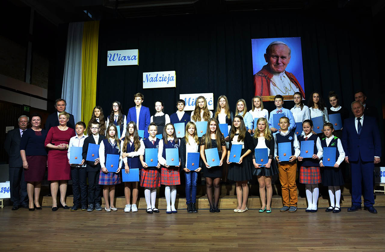 Wręczono stypendia dla uczniów (foto)