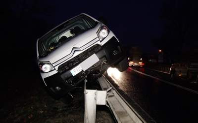 Bus na barierce. Jak on to zrobił?
