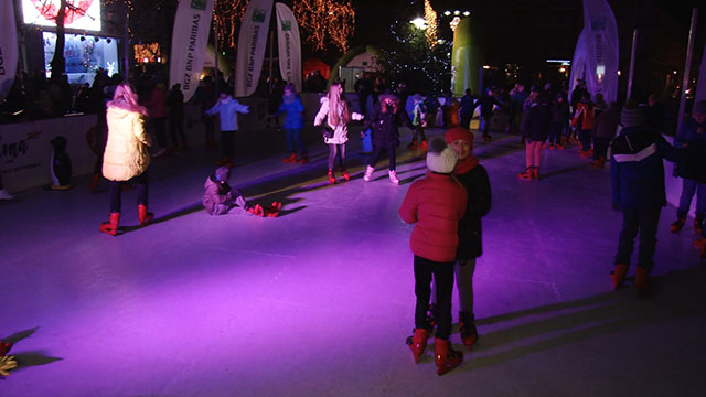 Ostrowianie łyżwowali na Rynku