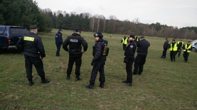 Miał grozić nożem, pobić, a także zaatakować na tle seksualnym (wideo)