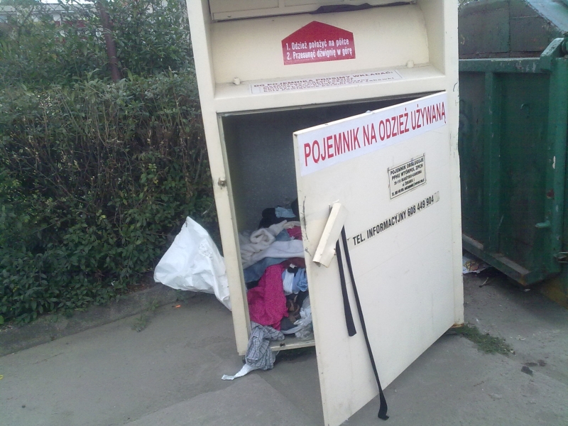 To jest szczyt. Kaliszanin kradł w Ostrowie ubrania z kontenerów