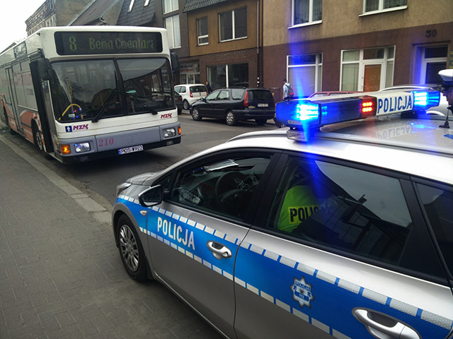 Mężczyzna wypadł z autobusu
