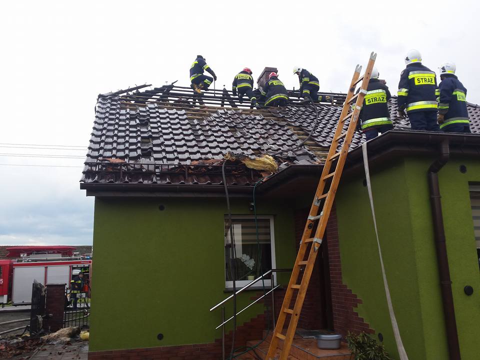 Piorun uderzył w dom. Wybuchł pożar