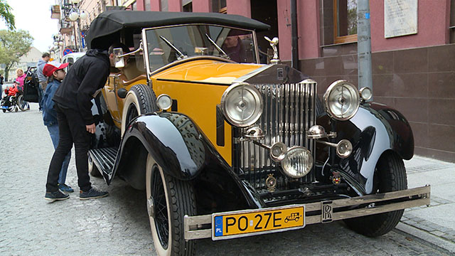 To trzeba zobaczyć. Zlot Bentley i Rolls-Royce w Kaliszu (wideo)