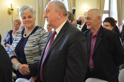 Jubilaci małżeńscy z medalami