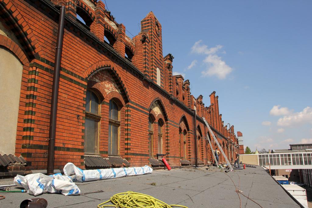 Remontują piękny dworzec