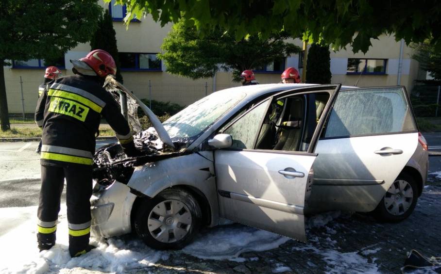 Policjantowi zapalił się samochód pod komendą