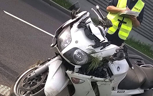 Potrącił motocyklistów. Poszukiwani świadkowie