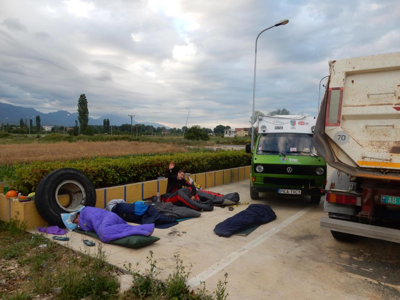 Podróżnikom skradziono busa