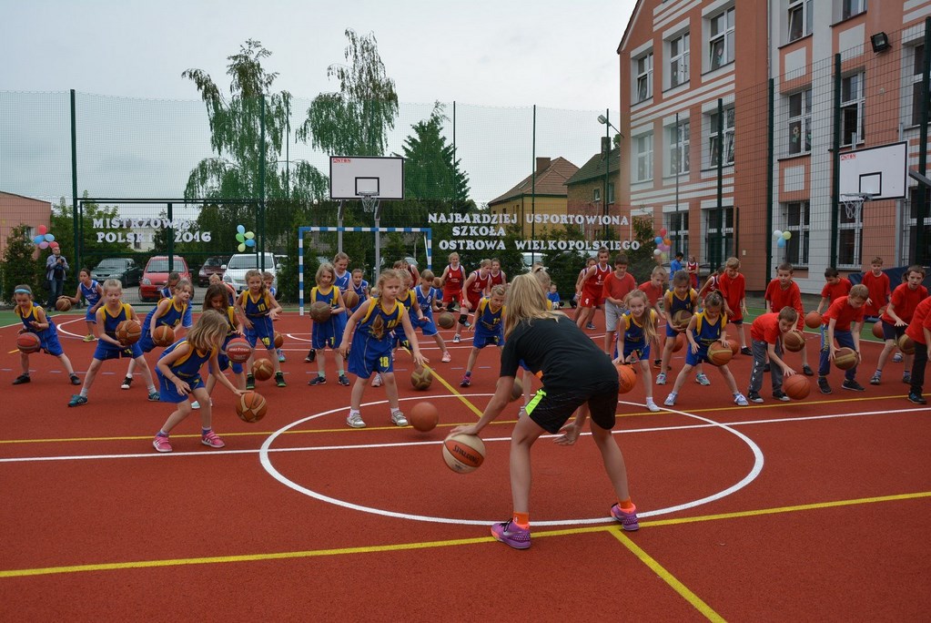 Ministerstwo Sportu wspiera budowę ostrowskich boisk