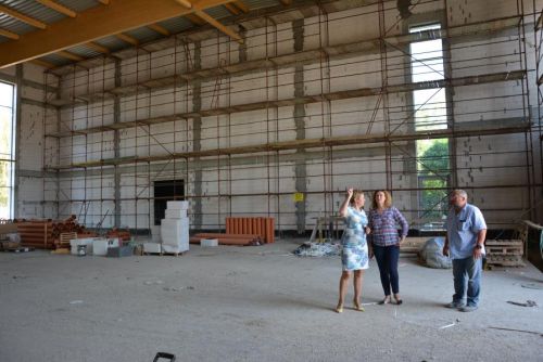 Hala sportowa już stoi. Czas na wykończenie