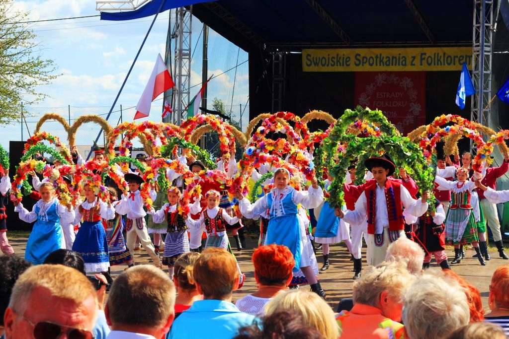 Dożynki z europejskim folklorem