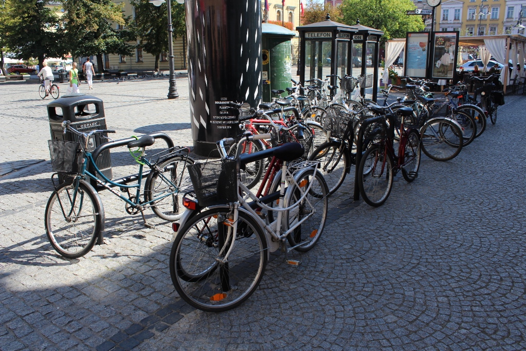 Nowe stojaki rowerowe