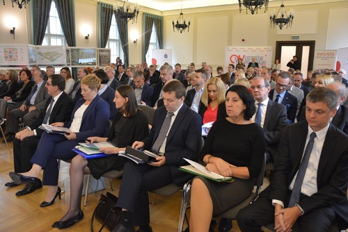 Spece od mieszkań debatowali w Ostrowie