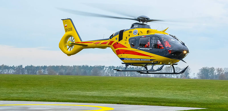 Uderzyła w drzewo na granicy województw. Zabrał ją LPR