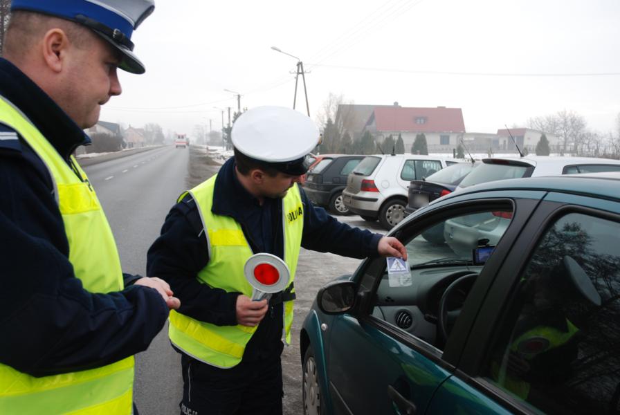 Policjanci rozdawali odblaski
