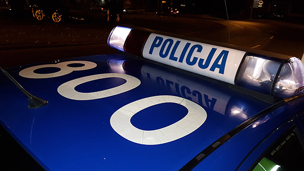 Znaleziono zamarznięte zwłoki mężczyzny radiowoz