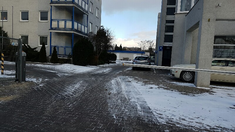 27-latek wyżył się na szlabanie