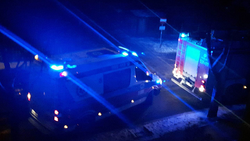 Kobieta wypadła czy wyskoczyła z okna w bloku