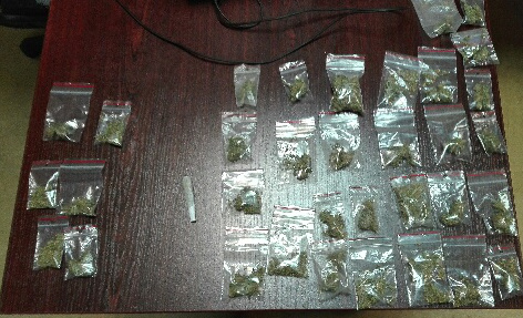 Młodzi mężczyźni z 50 g marihuany i dopalaczami