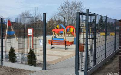 Pierwszy dzień wiosny i placu zabaw