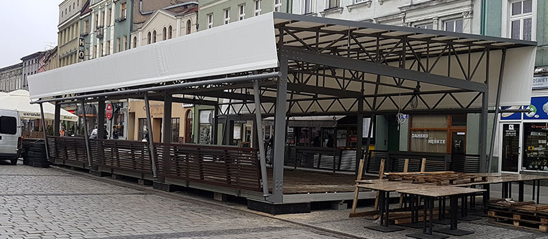 Kontrowersyjny ogródek powstaje na Rynku