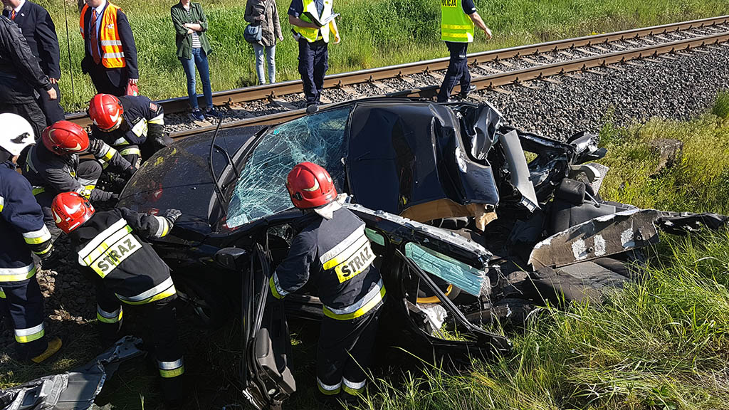 Tarchały Wielkie: wypadek pociągu Intercity z samochodem (aktualizacja)