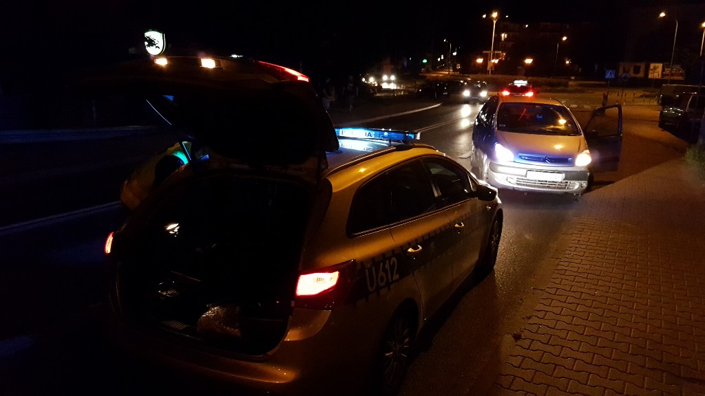 Rozbił się skradzionym autem