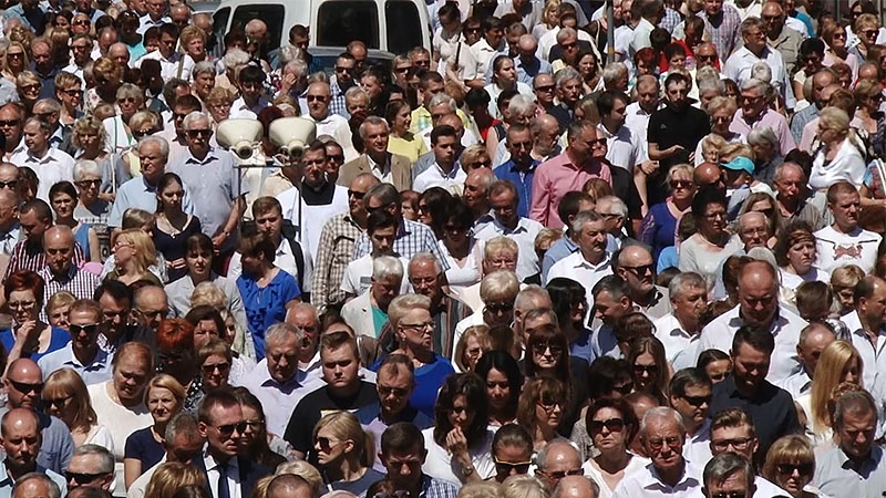 Tłum na Procesji Bożego Ciała 2017