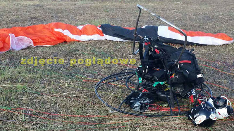 Wypadek w Michałkowie. Motoparalotniarz ranny. Nie zadysponowano śmigłowca