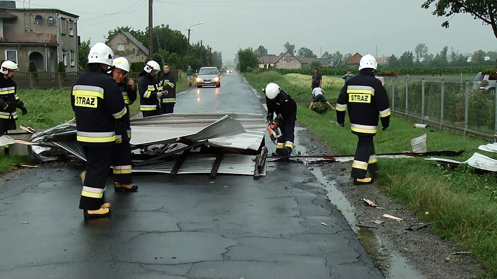 Nawałnica przeszła przez powiat ostrowski OSTROW24.tv