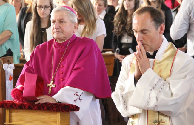 Kontrowersyjny proboszcz znowu przeniesiony