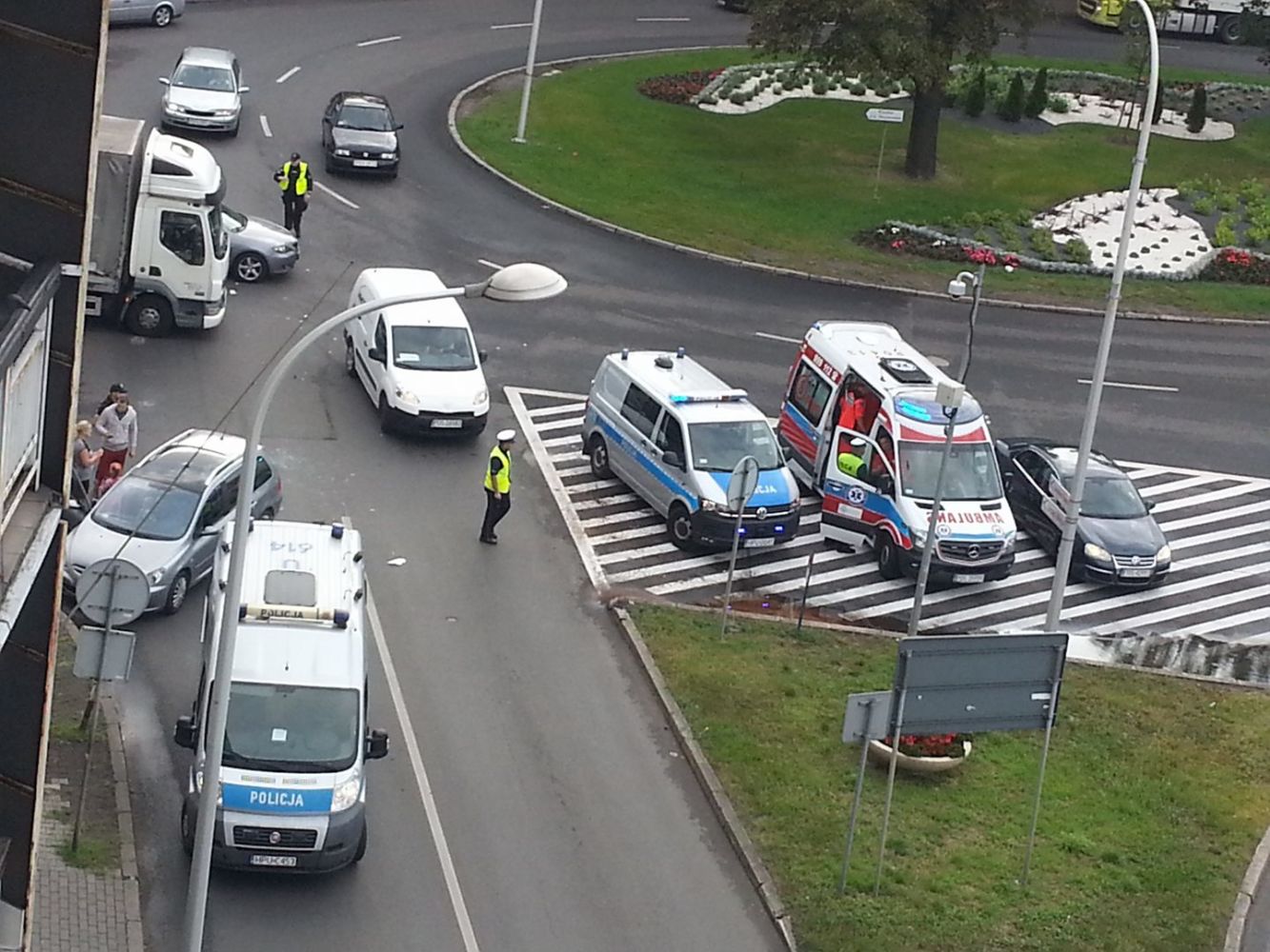 DAF vs. Peugeot na rondzie przy Placu Bankowym