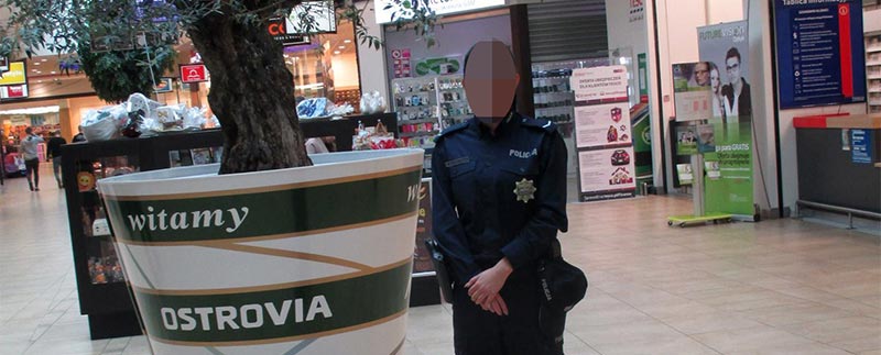 Policjantka wypatruje psychopatów w galerii