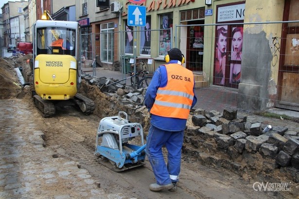 Kolejne kamienice w sieci OZC 1587-akt